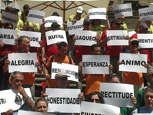 Afectados polas Preferentes nunha manifestacion en Santiago