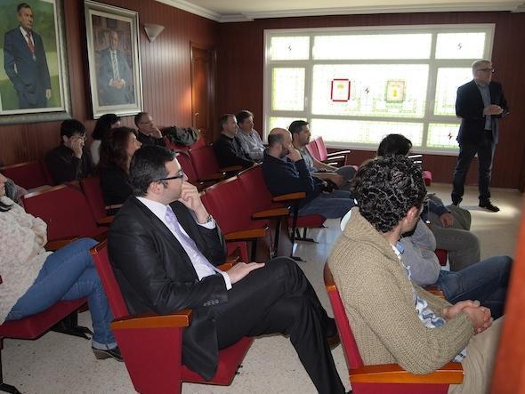 Xornadas-Impactic-en-Cee-Uns-15-empresarios O Salón de Plenos de Cee acolleu a primeira Xornada Impactic. A vindeira será este xoves en Carballo