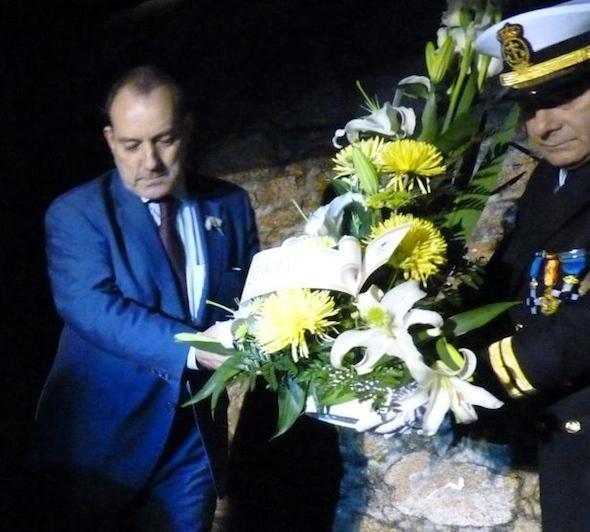 Ofrenda floral na Homenaxe ao Serpent no Cemiterio dos Ingleses