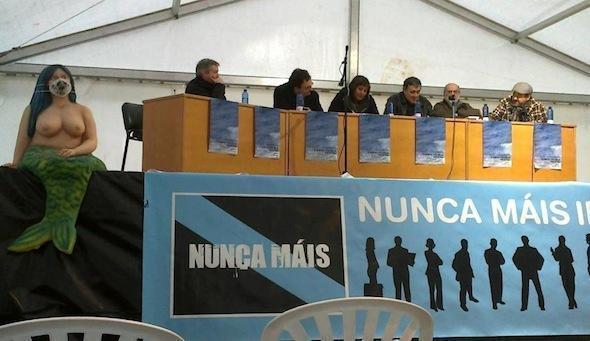 Mesa Redonda nas Xornadas de homenaxe aos Voluntarios do Prestige en Lira Mesa Redonda nas Xornadas de homenaxe aos Voluntarios do Prestige en Lira