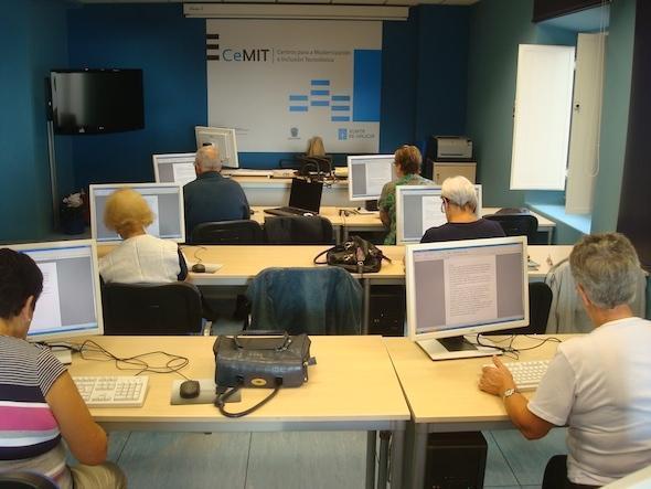 Os maiores alumnos da Aula CeMit de Fisterra fixeron un blog persoal do Cason Os maiores alumnos da Aula CeMit de Fisterra fixeron un blog persoal do Cason