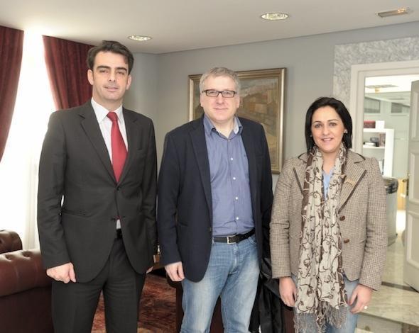 O presidente da Deputacion co Presidente de APTCM e a deputada Zaira Rodriguez O presidente da Deputación co Presidente de APTCM e a deputada Zaira Rodríguez