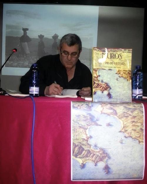 Jose Manuel Bermudez asinando o seu libro Jose Manuel Bermudez asinando o seu libro