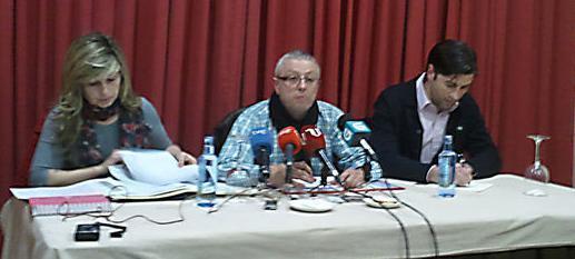 Impulsores da mocion de censura en Vimianzo-Foto-Eldiarioes Impulsores da mocion de censura en Vimianzo-Foto-Eldiarioes