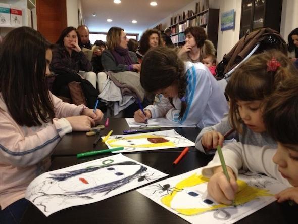 pequenos de Arteixo pintando o man de Camelle de Galebook pequenos de Arteixo pintando o man de Camelle de Galebook