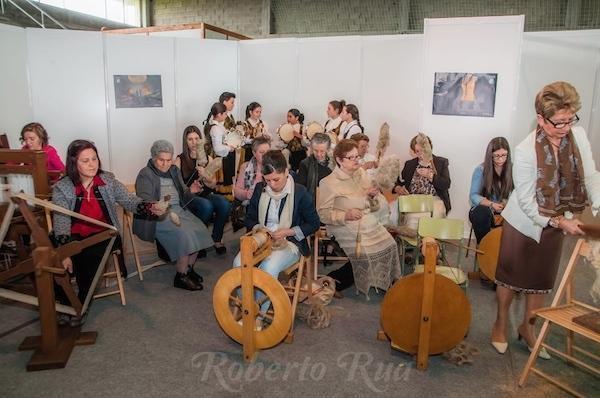 Unindo xeracions o Lino-Foto- Roberto Rua O Liño une xeracións- Foto- Roberto Rúa