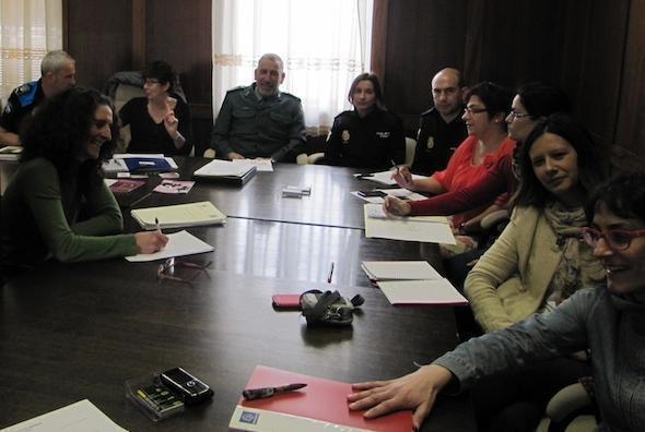 Xuntanza para a creacion da Mesa Interinstitucional de Violencia de Xenero en Camarinas Xuntanza para a creacion da Mesa Interinstitucional de Violencia de Xenero en Camarinas