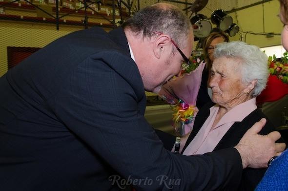 O alcalde Manuel Antelo cunha das mais maiores de Vimianzo-Foto- Roberto Rua O alcalde Manuel Antelo cunha das mais maiores de Vimianzo-Foto- Roberto Rua