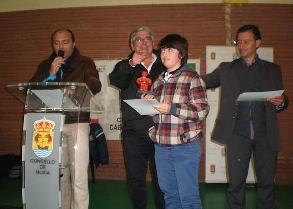 Santi Dominguez Felix Porto e Angel Francisco Vilas entregando os premios Santi Dominguez Felix Porto e Angel Francisco Vilas entregando os premios