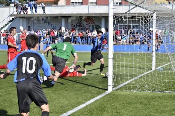 Cabana-Buno-Foto- Jorge Parri Un dos goles que valen a salvación do Cabana ante o Buño-Foto- Jorge Parri