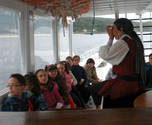 Os-pequenos-dumbrieses-e-carballeses-disfrutando-dunha-velada-pirata-no-Maria-Elena Os-pequenos-dumbrieses-e-carballeses-disfrutando-dunha-velada-pirata-no-Maria-Elena