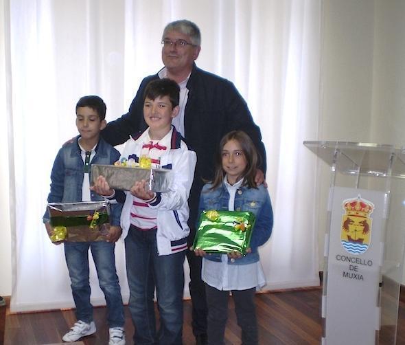 O-alcalde-de-Muxia-felix-Porto-cos-e-ganadores-do-Concurso-Durmo-se-me-contas-un-conto O-alcalde-de-Muxia-felix-Porto-cos-e-ganadores-do-Concurso-Durmo-se-me-contas-un-conto