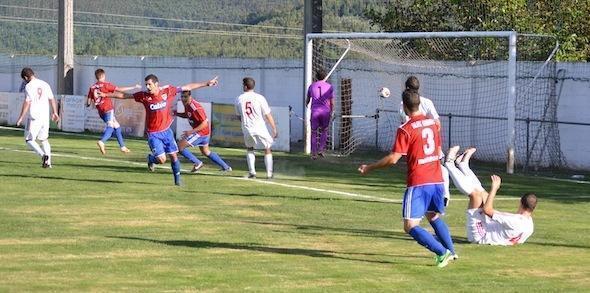 Celebracion gol de Sergio no Bergantiños-Carral-Foto de Suso Carleos