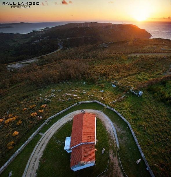 Na segunda etapa do Camino dos Faros subese ao Faro de Brantuas Na segunda etapa do Camiño dos Faros subese ao Faro de Brantuas-Foto-Raúl Lamoso