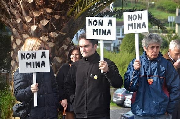 Unha das manifestacions contra a mina-Foto-Jose Manuel Ojen Unha das manifestacions contra a mina-Foto-Jose Manuel Ojen
