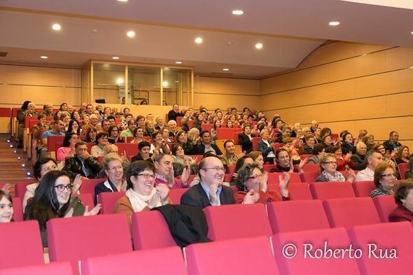 Gran entrada para ver a actuacion de artistas locais en Vimianzo-Foto-Roberto Rua Gran entrada para ver a actuacion de artistas locais en Vimianzo-Foto-Roberto Rua