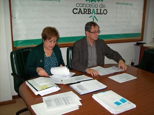 Concelleira de Facenda e Alcalde de Carballo presentando os orzamentos 2014 Concelleira de Facenda e Alcalde de Carballo presentando os orzamentos 2014