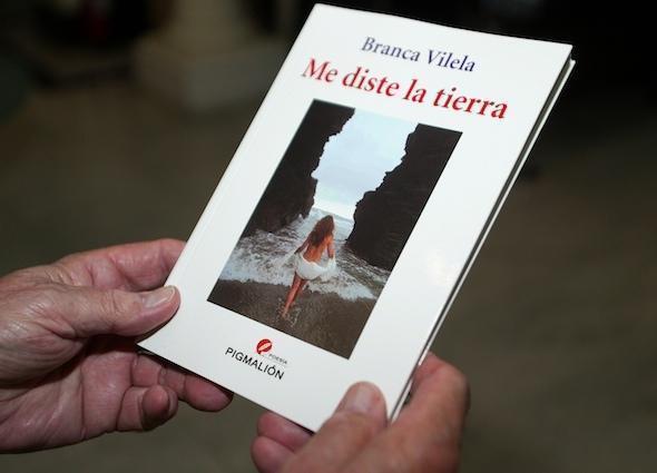 Me diste la tierra-Poemario de Blanca Vilela Me diste la tierra-Poemario de Blanca Vilela