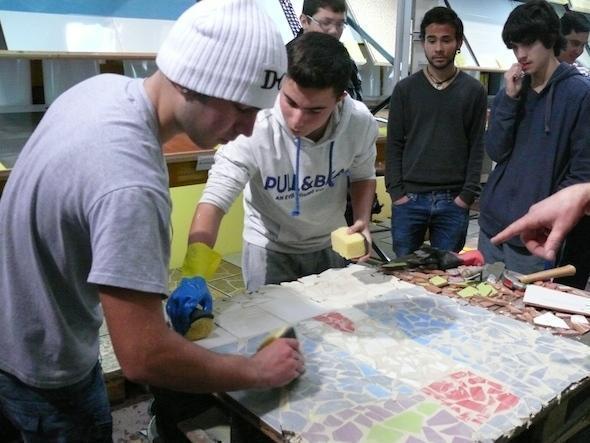 Os alumnos do CPI Cabo da Area de Laxe xa cos murais de azulexo Os alumnos do CEIP Cabo da Area de Laxe xa cos murais de azulexo