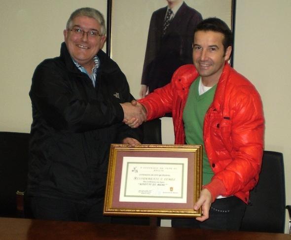 Alvaro do Coral recibindo o premio do Alcalde a Mellor Tapa Muxia Alvaro do Coral recibindo o premio do Alcalde a Mellor Tapa Muxia