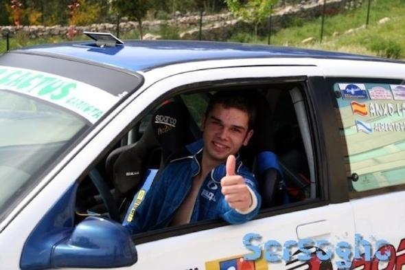Anxo Larino Waldomar O carnotán Anxo Lariño Waldomar ao volante do seu Clio Williams