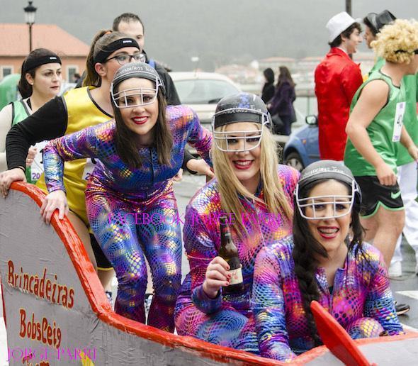 As chicas do Bobsleigh no Entroido de Muros-Foto-Jorge Parri As chicas do Bobsleigh no Entroido de Muros-Foto-Jorge Parri