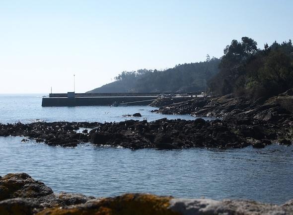 Porto de Sardineiro sen barcos 
