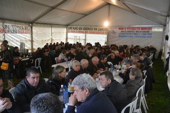 Xantar Ludico en Corcoesto contra a mina Xantar Ludico en Corcoesto contra a mina