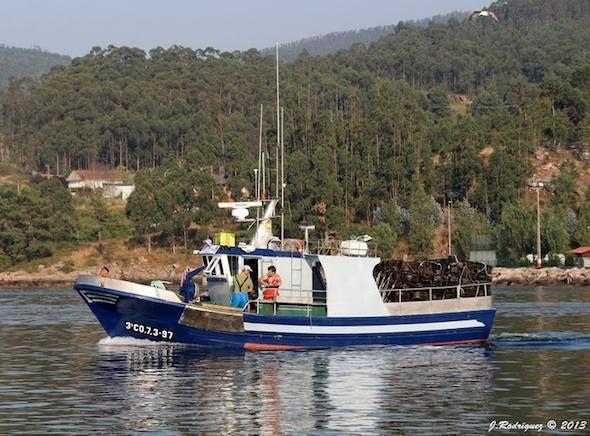 O pesqueiro Mar de Coira foi rescatado en Louro-Foto-JRS O pesqueiro Mar de Coira foi rescatado en Louro-Foto-JRS