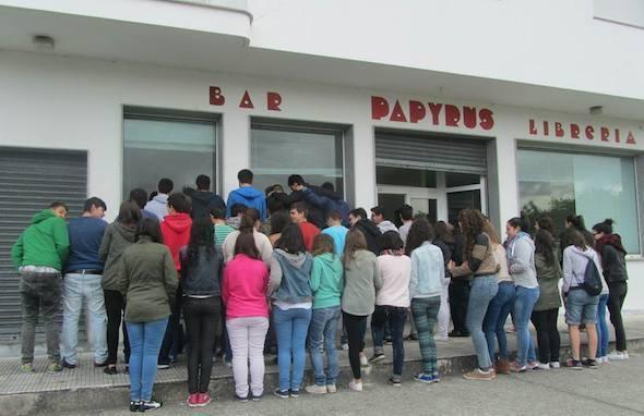 Os alumnos deixan atras o IES de Baio Os alumnos deixan atras o IES de Baio