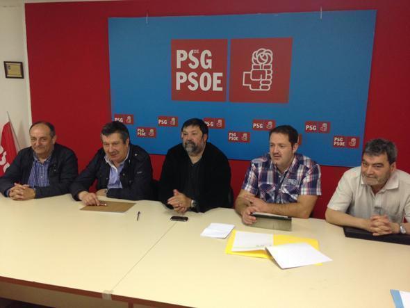 Fran Caamano cos voceiros do PSdG de Ponteceso Fran Caamano cos voceiros do PSdG de Ponteceso