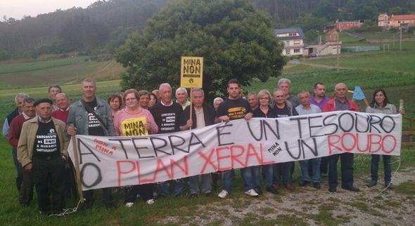 Vecinos de Corcoesto contra a mina de ouro Vecinos de Corcoesto contra a mina de ouro