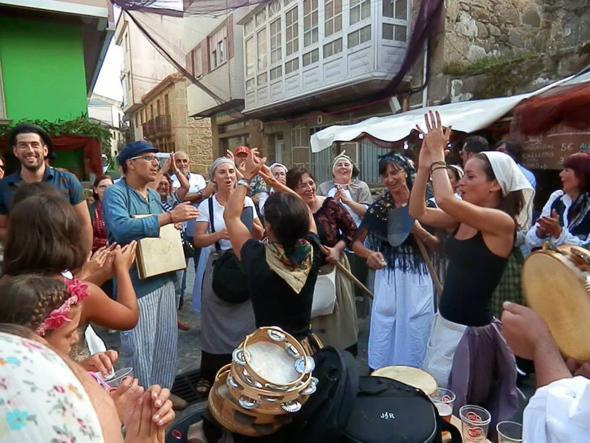 As Abaladeiras de Muxia montando festa-Foto-Vicente Martinez As Abaladeiras de Muxia montando festa-Foto-Vicente Martinez