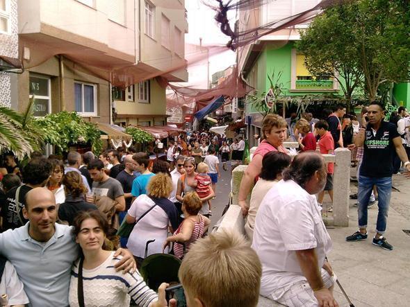 Ruas ateigadas en Muxia para o Mercado das Rutas do Mar-Foto-Daniel Sanchez Haz Ruas ateigadas en Muxia para o Mercado das Rutas do Mar 2014