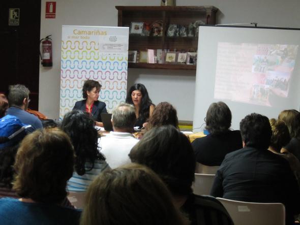 Cristina Garcia explicando aos empresarios de Camarinas Cristina Garcia explicando aos empresarios de Camarinas