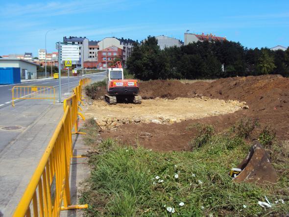 Obras para facer unha glorieta na Avda de Razo Obras para facer unha glorieta na Avda de Razo