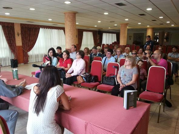 Asistentes a presentacion do libro en Muros