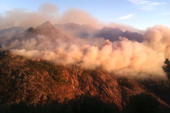Imaxe aerea do incendio do Monte Pindo en 2013-Foto-Jorge Perez Gonzalez