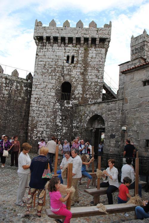 Demostracion de tasca do Lino no Castelo de Vimanzo Demostracion de tasca do Lino no Castelo de Vimanzo