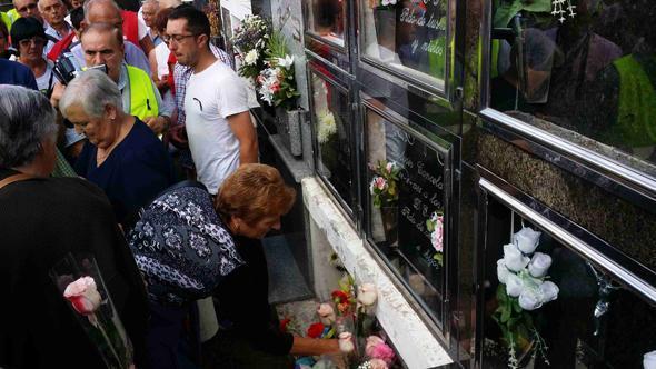 Ofrenda Floral dos Emigrantes Retornados a M Angeles Lorenzo Rey Ofrenda Floral dos Emigrantes Retornados a M Angeles Lorenzo Rey