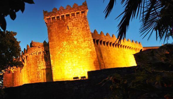 Iluminacion-nocturna-do-Castelo-de-Vimianzo Como loce o Castelo de Vimianzo, unha das 7 marabillas arquitectónicas da Costa da Morte, de noite