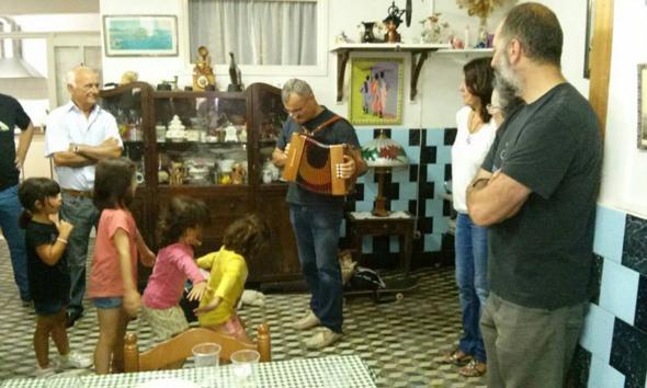 Miguel Anxo Calvo tocando na Taberna da Checa Miguel Anxo Calvo tocando na Taberna da Checa
