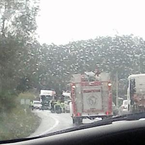 O accidente provocou atascos en Coristanco-Foto-Esteban Petrallo O accidente provocou atascos en Coristanco-Foto-Esteban Petrallo