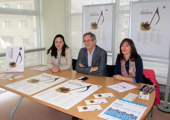rolda_prensa Cristina Rodríguez, Evencio Ferreiro e Mar Eirís presentando o Novembro con Música