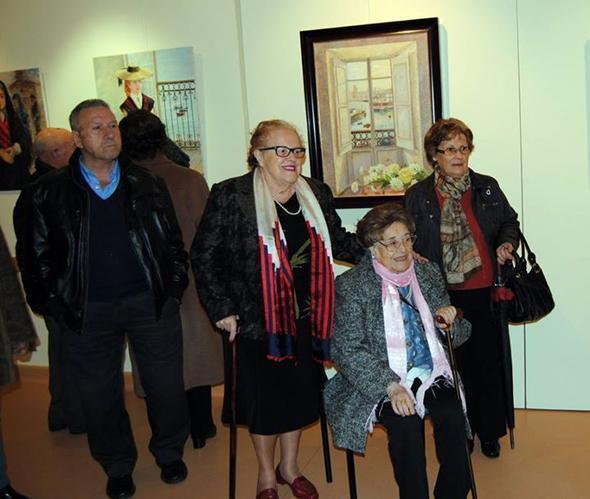 Antonia Villaverde con familiares na sua exposicion en Carballo Antonia Villaverde con familiares na sua exposicion en Carballo