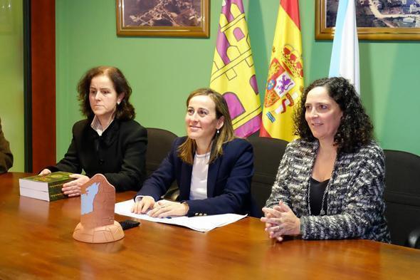 A alcaldesa xalleira Maria Jose Pose con Ethel Vazquez e Belen do Campo A alcaldesa xalleira Maria Jose Pose con Ethel Vazquez e Belen do Campo