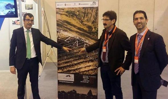 O director da Vuelta con Pequeno e o mazarican Javier Gonzalez comprometendos co Gran Fondo Ezaro O director da Vuelta con Pequeno e o mazarican Javier Gonzalez comprometendos co Gran Fondo Ezaro