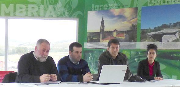 Membros do equipo directivo da Asociacion Solpor na Asemblea de onte en Dumbria Membros do equipo directivo da Asociacion Solpor na Asemblea de onte en Dumbria