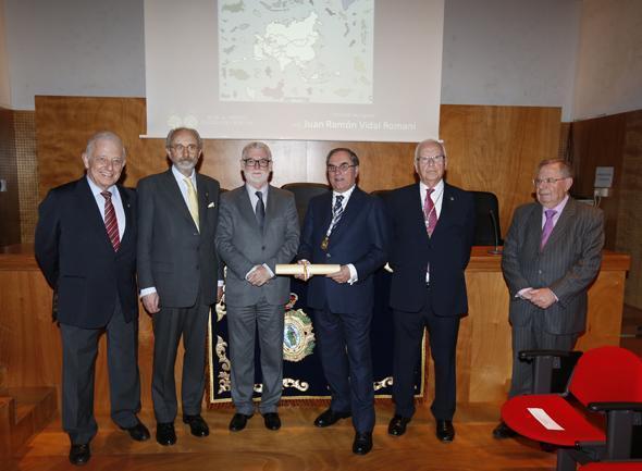 Vida Romani co diploma como novo membro da Real Academai Galega de Ciencias Vida Romani co diploma como novo membro da Real Academai Galega de Ciencias