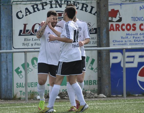Adrian Nieto celebra un dos tantos ante o Dorneda-Foto-Dumbria CF Adrian Nieto celebra un dos tantos ante o Dorneda-Foto-Dumbria CF